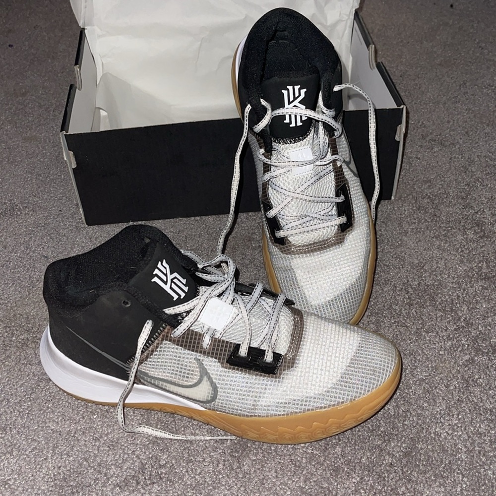 Kyrie flytrap IV - Picture 3 of 4